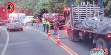 Fuerte choque en la vía Ibagué-Cajamarca dejó dos personas heridas