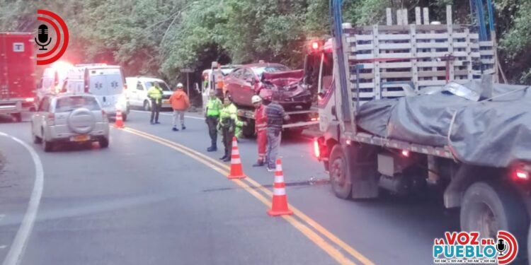 Fuerte choque en la vía Ibagué-Cajamarca dejó dos personas heridas