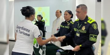 Jóvenes se convierten en guardianes del patrimonio de Ibagué: culminó programa de formación turística