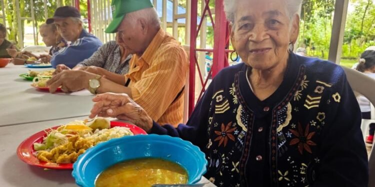 Más adultos mayores reciben un plato de comida en Ibagué atraves de Pan de Vida