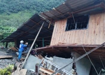 Entre el abrazo y la creciente. Simón y su esposa lo perdieron todo en el Cañón del Combeima