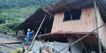 Entre el abrazo y la creciente. Simón y su esposa lo perdieron todo en el Cañón del Combeima