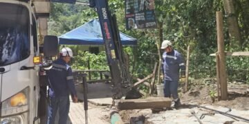 Alcaldía de Ibagué adelanta instalación de nuevos postes y luminarias en parque principal de Villa Restrepo