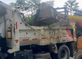 Cuerpo Oficial de Bomberos despejaron la vía al Cañón del Combeima