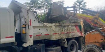 Cuerpo Oficial de Bomberos despejaron la vía al Cañón del Combeima