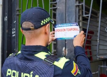 Cinco establecimientos cerrados y seis toneladas de residuos retirados en la segunda jornada de intervención en La Plaza la 21