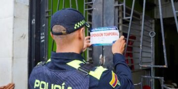 Cinco establecimientos cerrados y seis toneladas de residuos retirados en la segunda jornada de intervención en La Plaza la 21