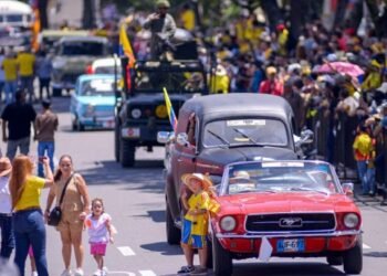 Proponen institucionalizar el desfile de vehículos antiguos y clásicos en Ibagué