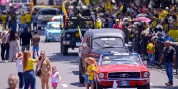Proponen institucionalizar el desfile de vehículos antiguos y clásicos en Ibagué